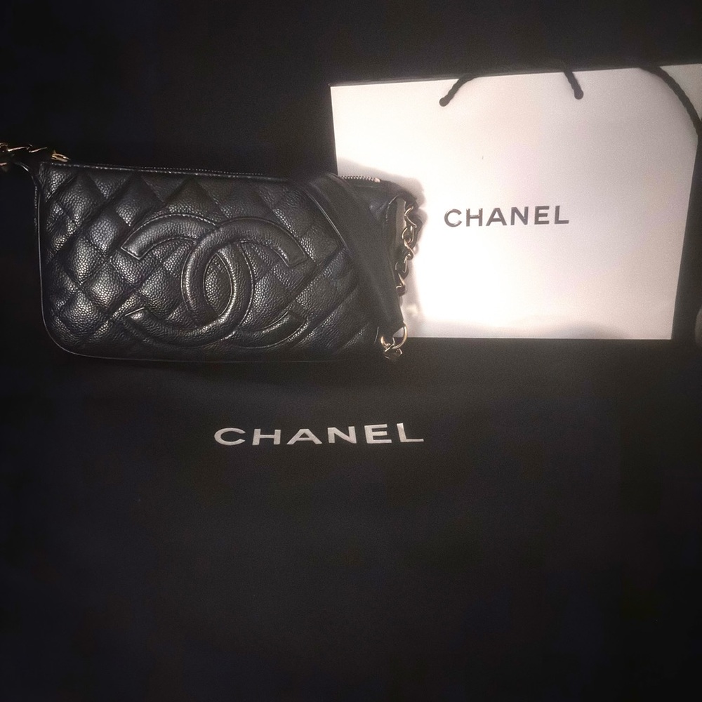 Pre-Owned Authentic Black Caviar Chanel Pochette  Excellent Condition!